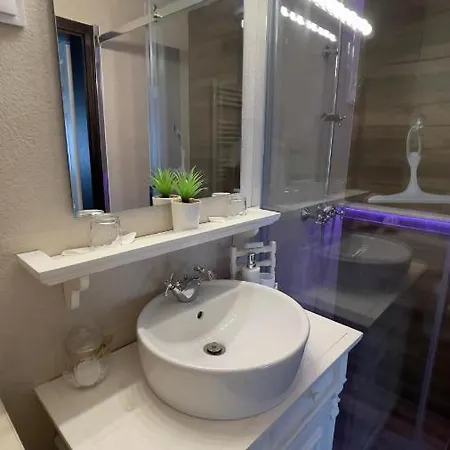 Kishaz Apartment