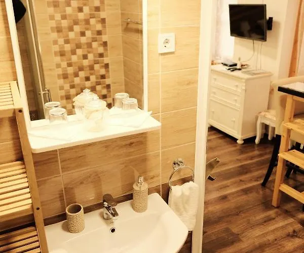 Apartament Kishaz